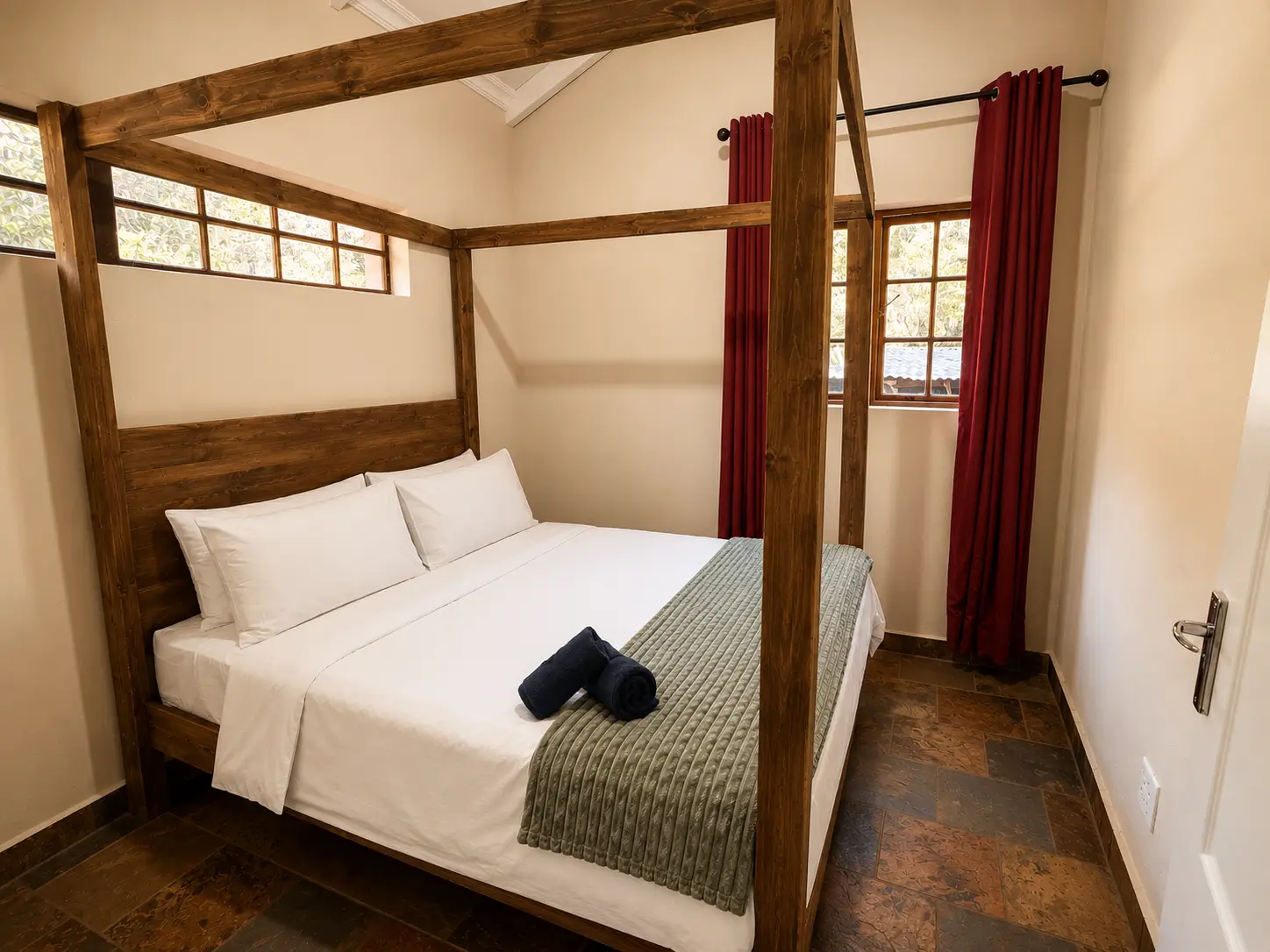 Firefly Cabin — photograph 9